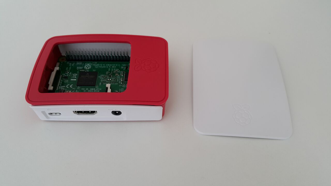 Raspberry Pi 3 dėžute (asmeninė nuotr.)