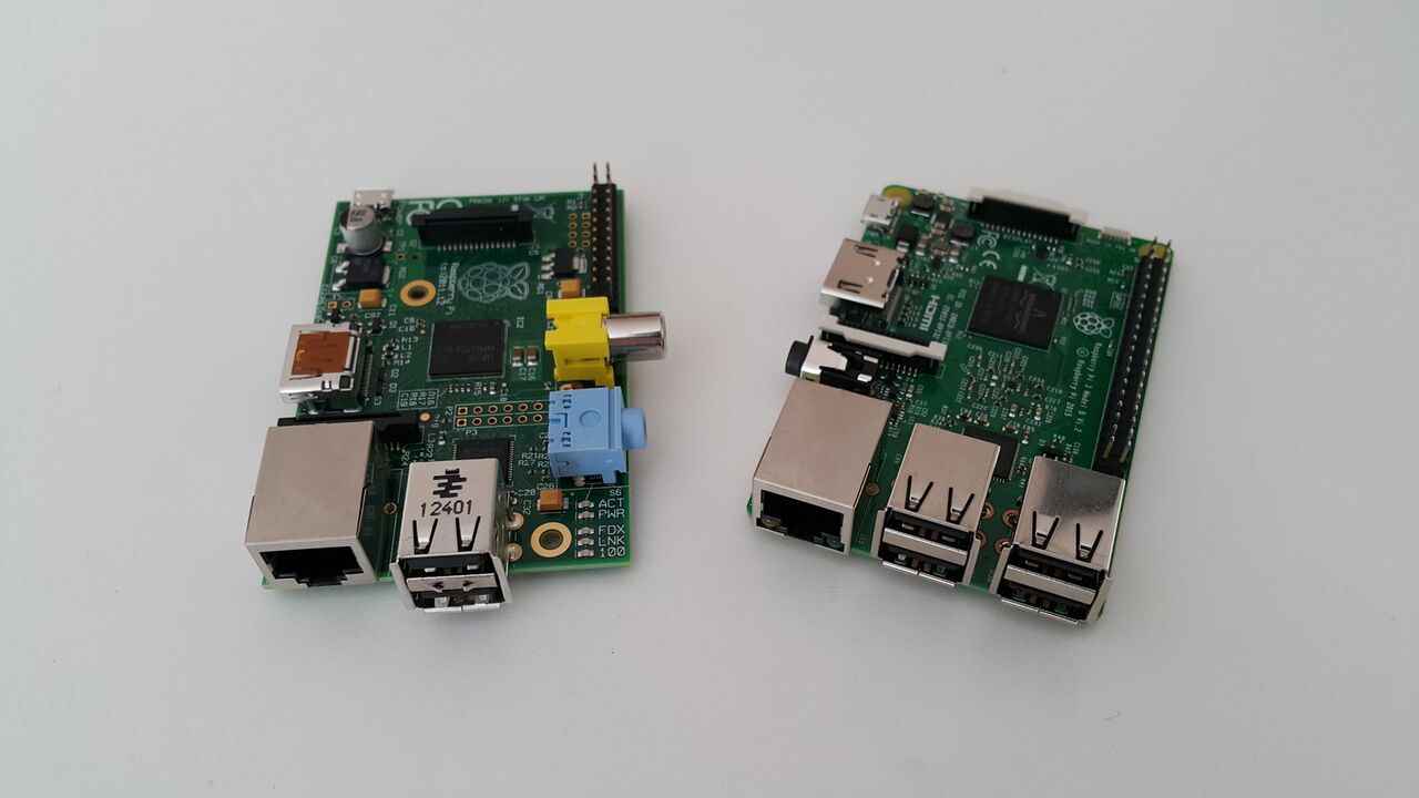 Raspberry Pi 1 (kairėje) ir Raspberry Pi 3 (dešinėje) (asmeninė nuotr.)